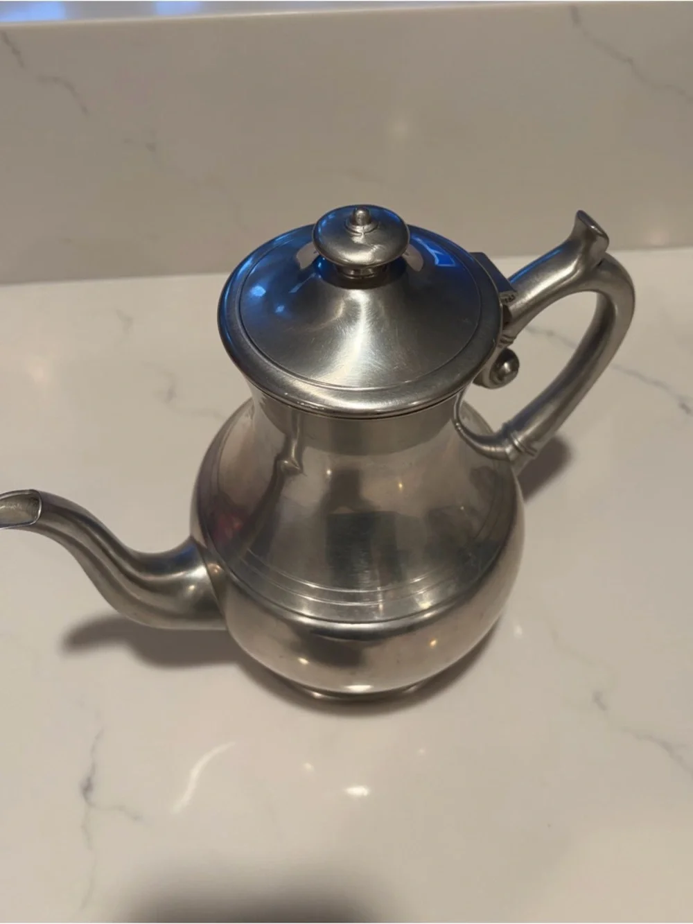 Classic Silver-Tone Metal Coffee/Tea Pot – Polished Silver Finish